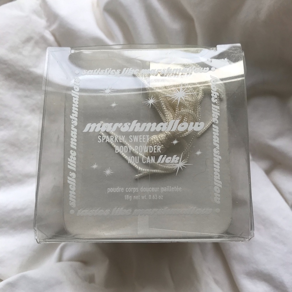 Urban decay lickable marshmallow body powder